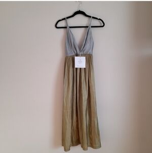 Elegant Two-Tone Maxi Dress